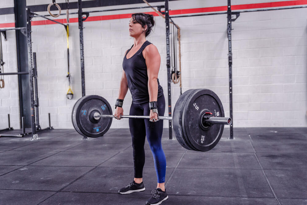 10 Major Benefits of Lifting Weights and How To Do It